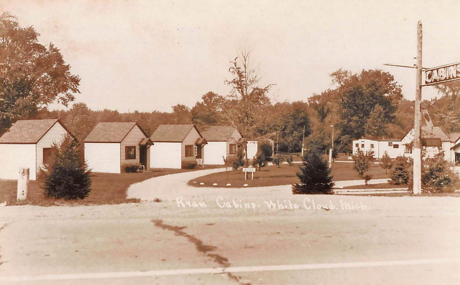 Ryans Cabins - Vintage Postcard